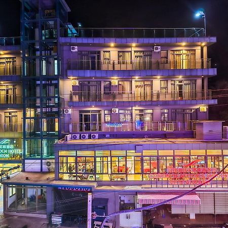 Sky Garden Hotel โกรอน ภายนอก รูปภาพ