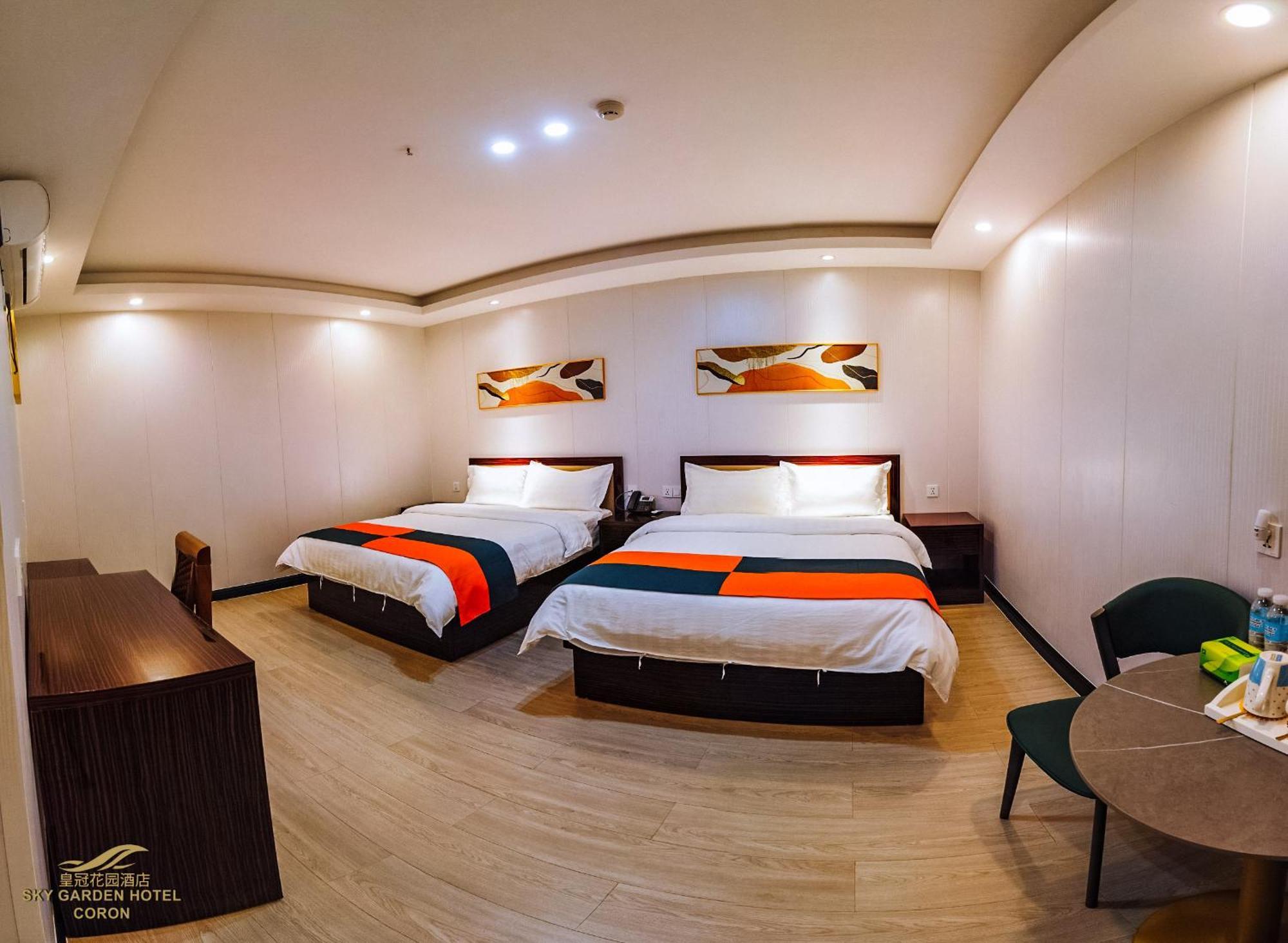 Sky Garden Hotel โกรอน ภายนอก รูปภาพ