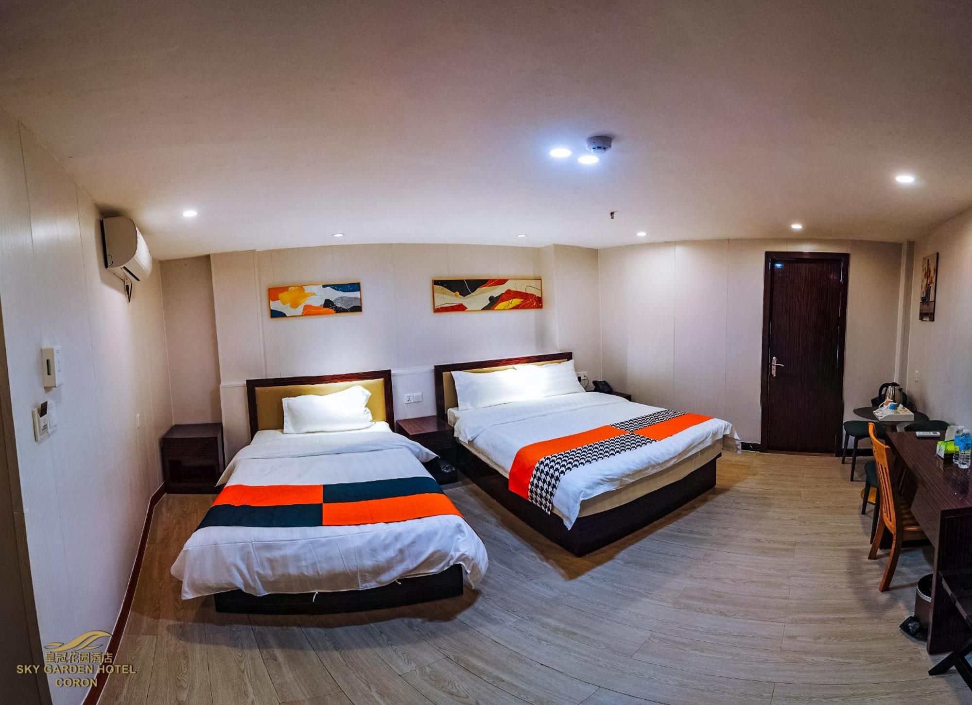 Sky Garden Hotel โกรอน ภายนอก รูปภาพ