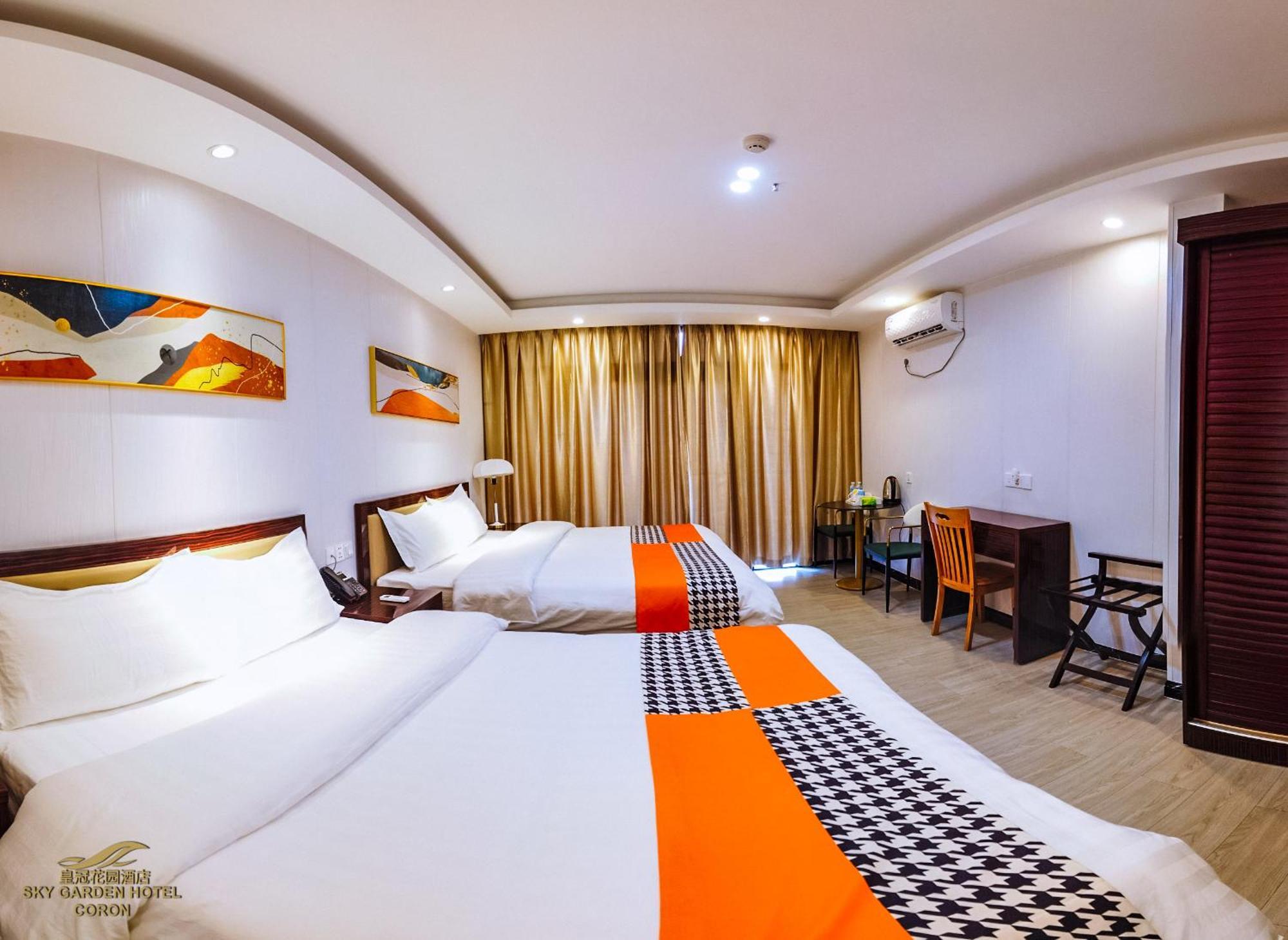 Sky Garden Hotel โกรอน ภายนอก รูปภาพ