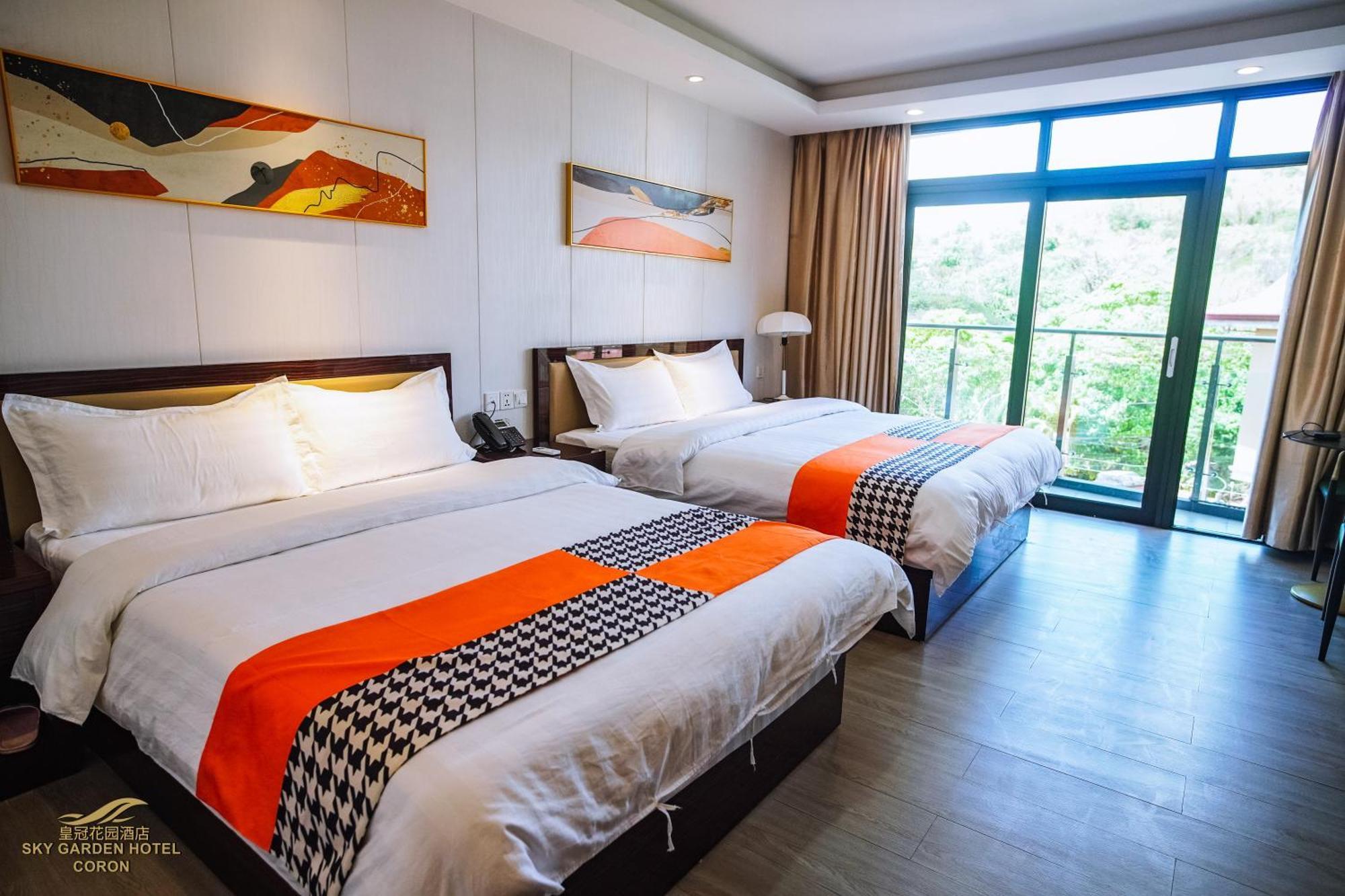 Sky Garden Hotel โกรอน ภายนอก รูปภาพ