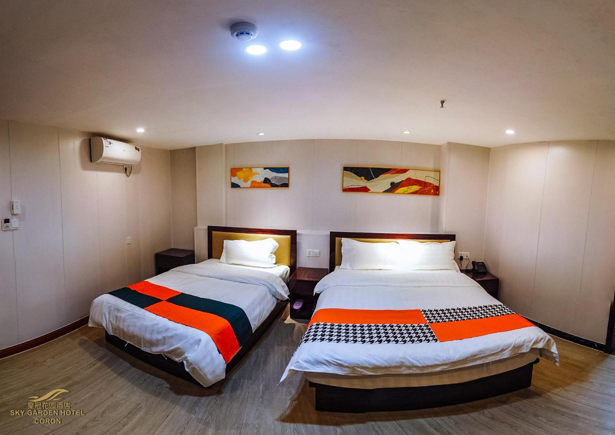 Sky Garden Hotel โกรอน ภายนอก รูปภาพ