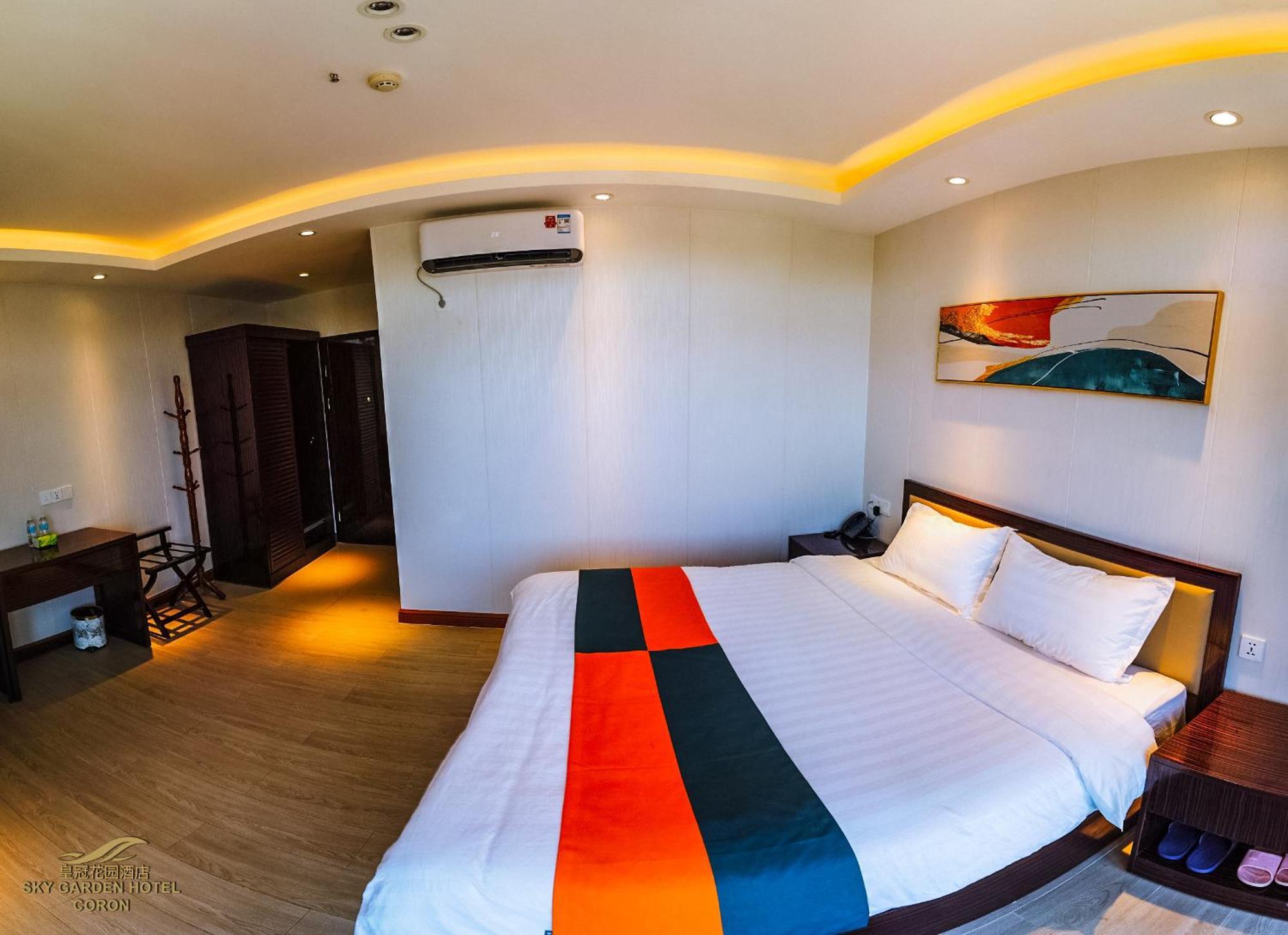 Sky Garden Hotel โกรอน ภายนอก รูปภาพ