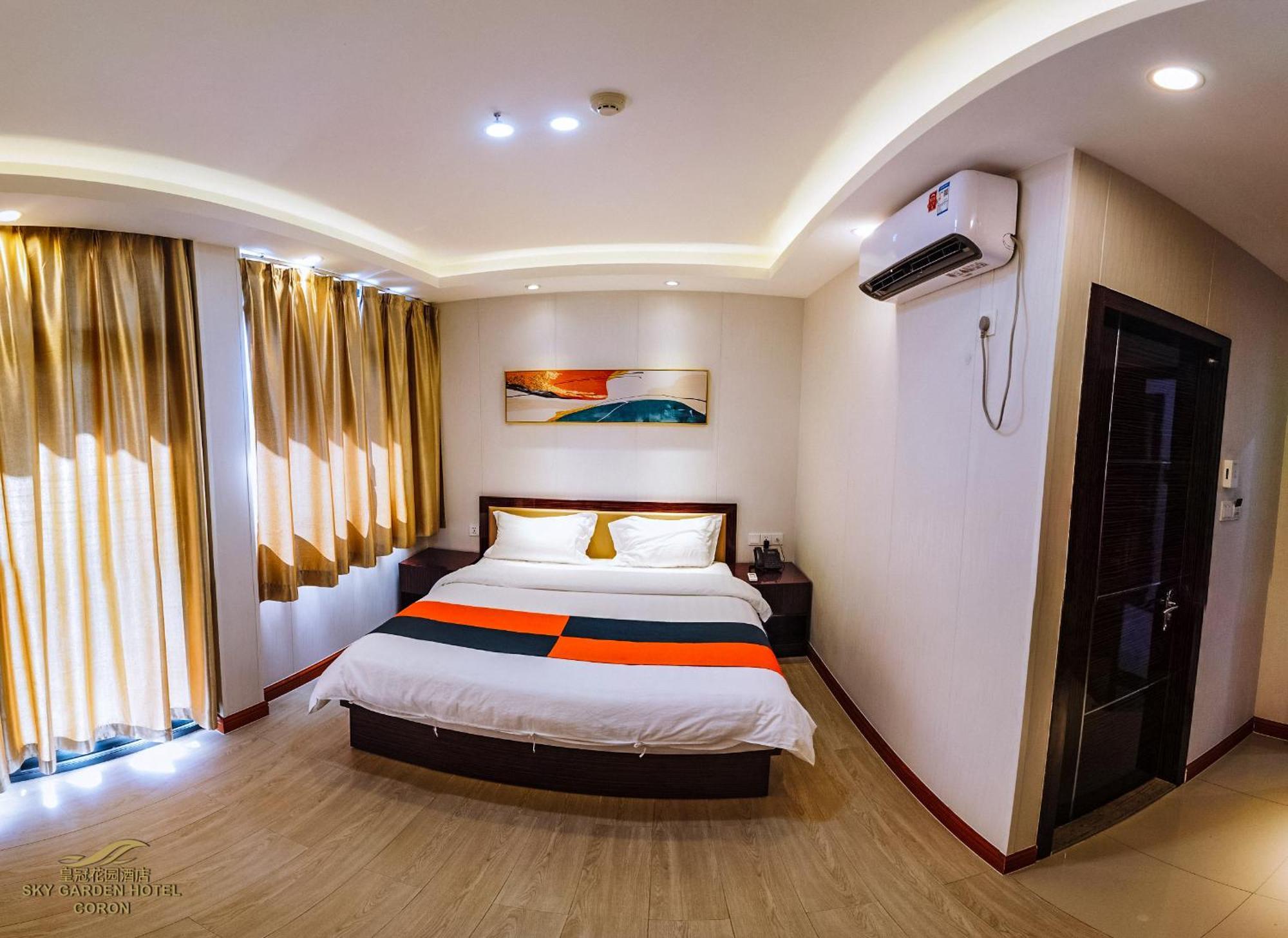 Sky Garden Hotel โกรอน ภายนอก รูปภาพ