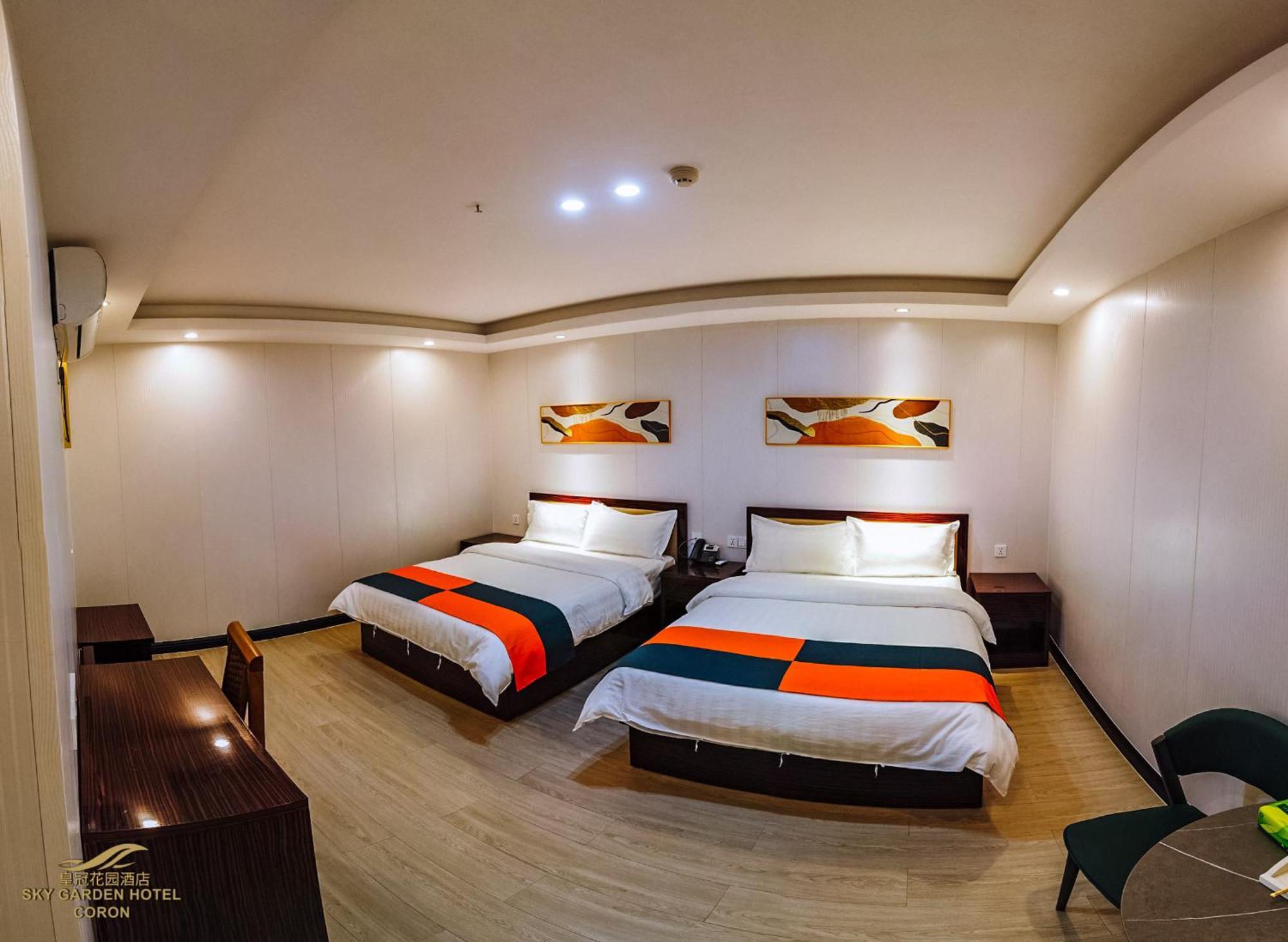 Sky Garden Hotel โกรอน ภายนอก รูปภาพ