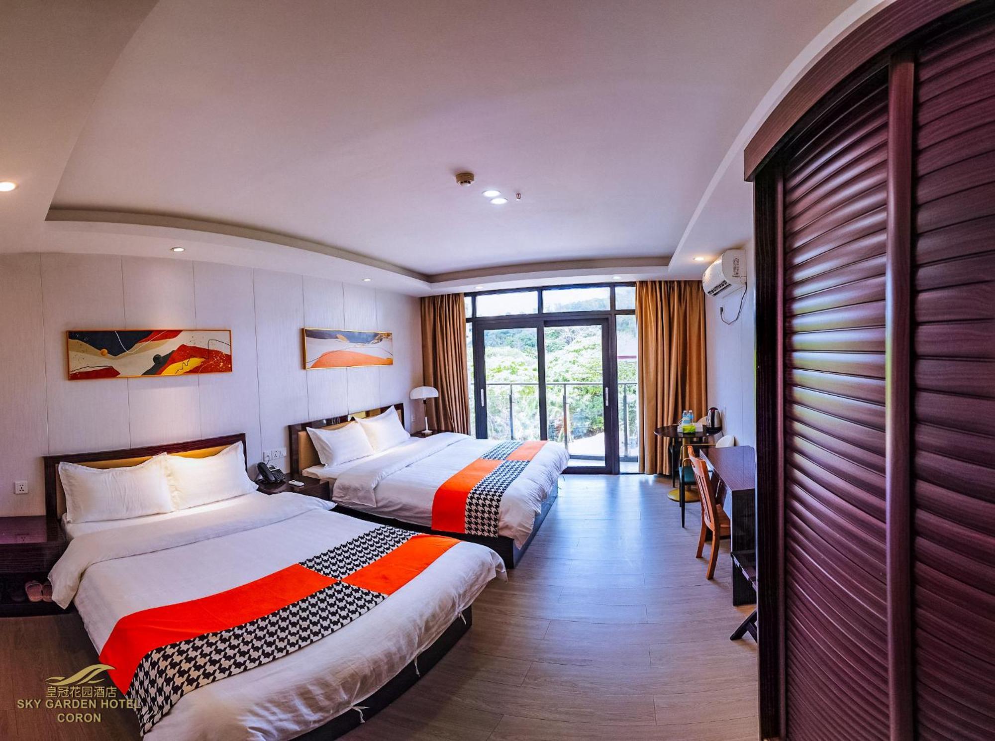 Sky Garden Hotel โกรอน ภายนอก รูปภาพ