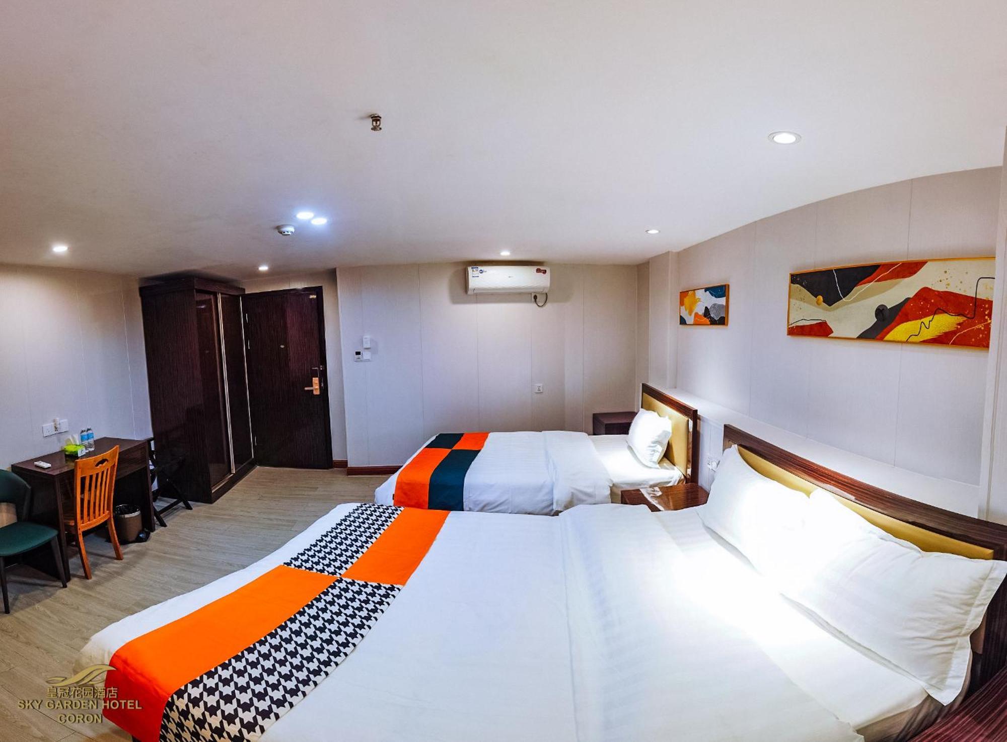 Sky Garden Hotel โกรอน ภายนอก รูปภาพ