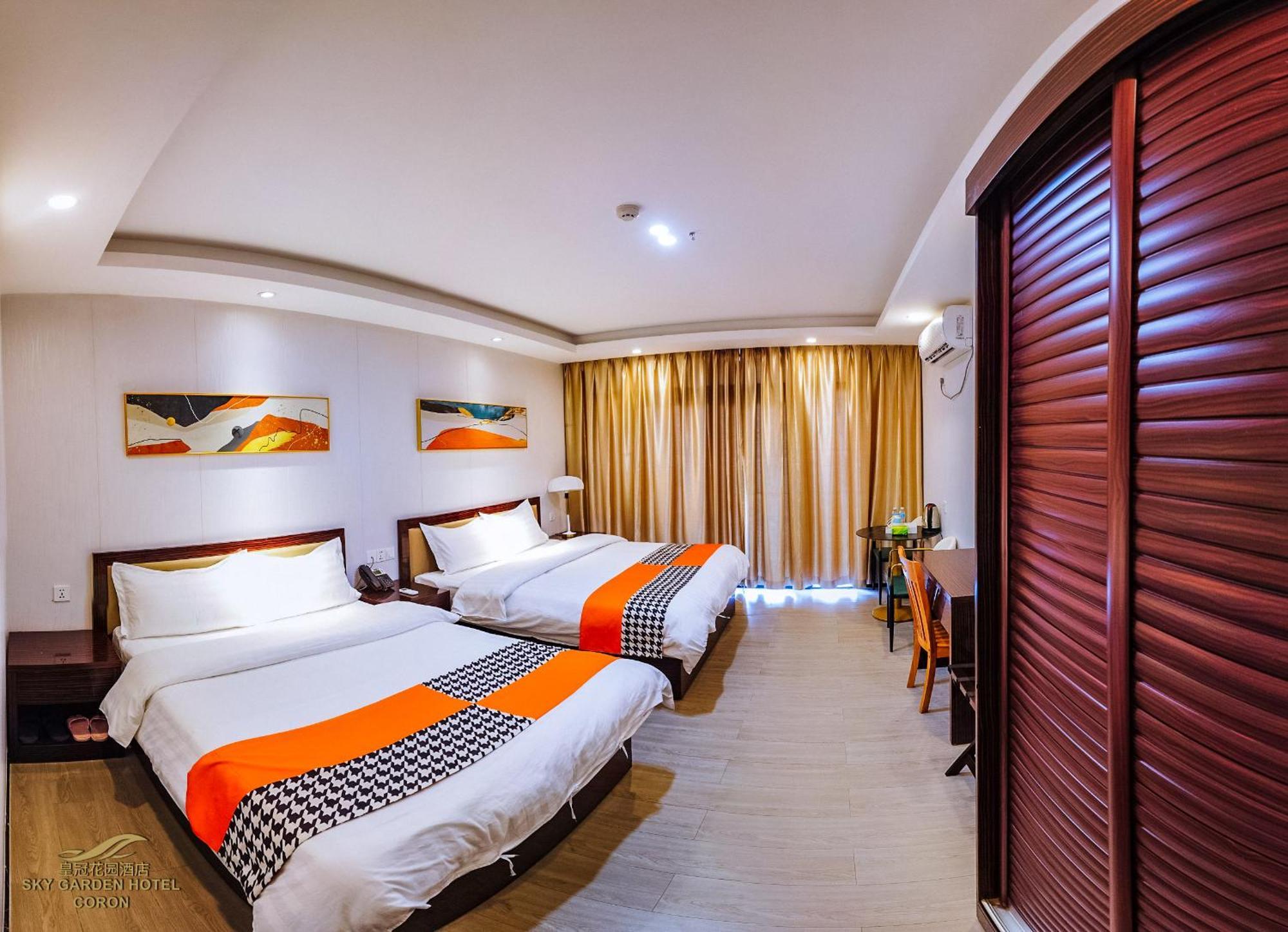 Sky Garden Hotel โกรอน ภายนอก รูปภาพ