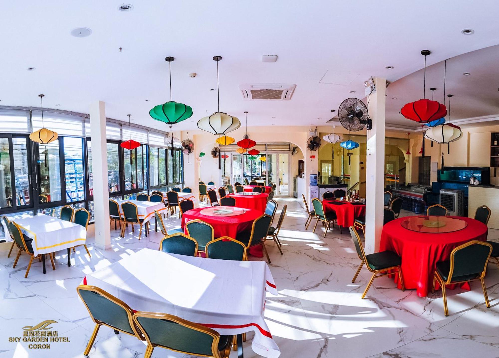 Sky Garden Hotel โกรอน ภายนอก รูปภาพ