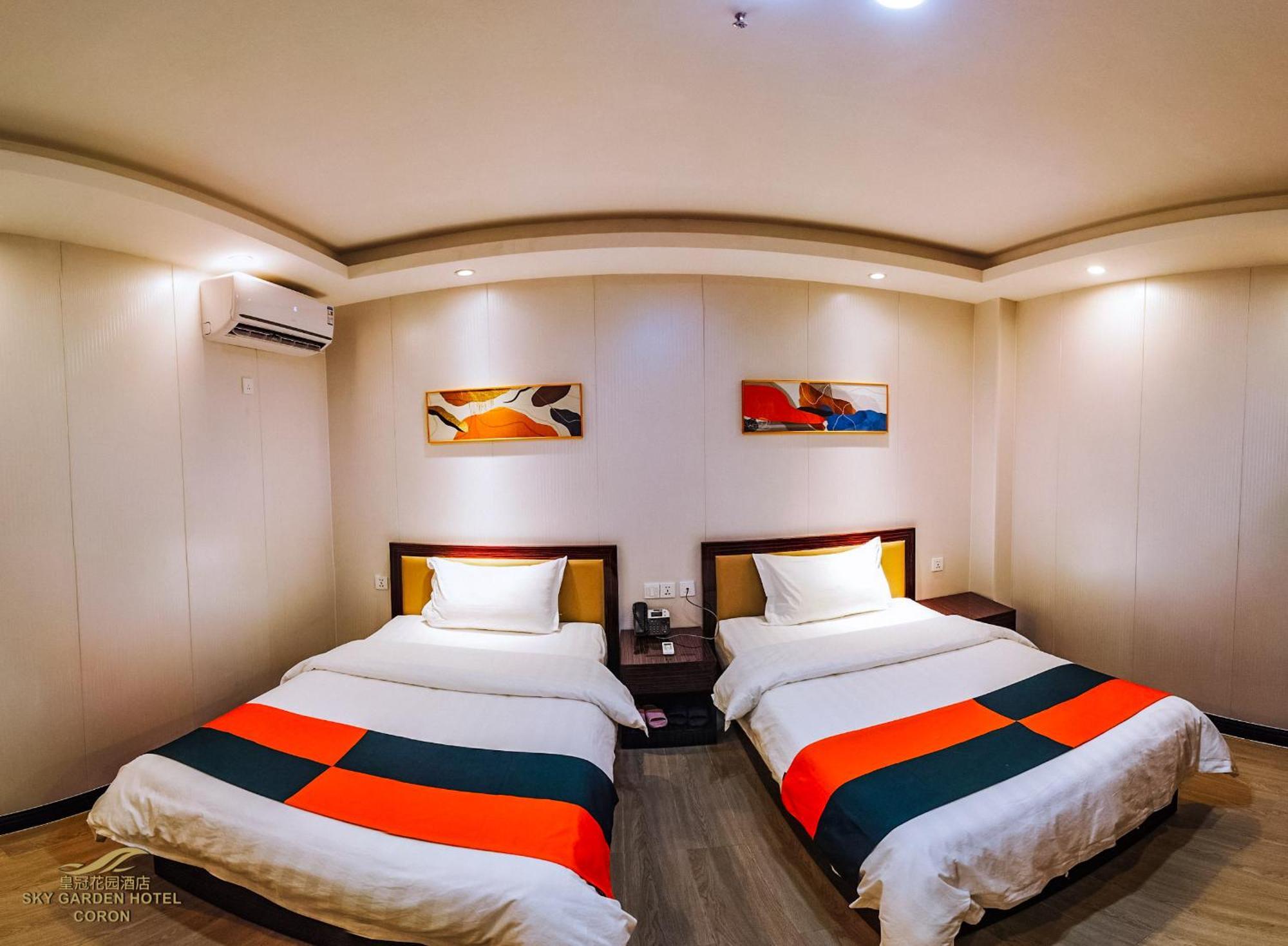 Sky Garden Hotel โกรอน ภายนอก รูปภาพ