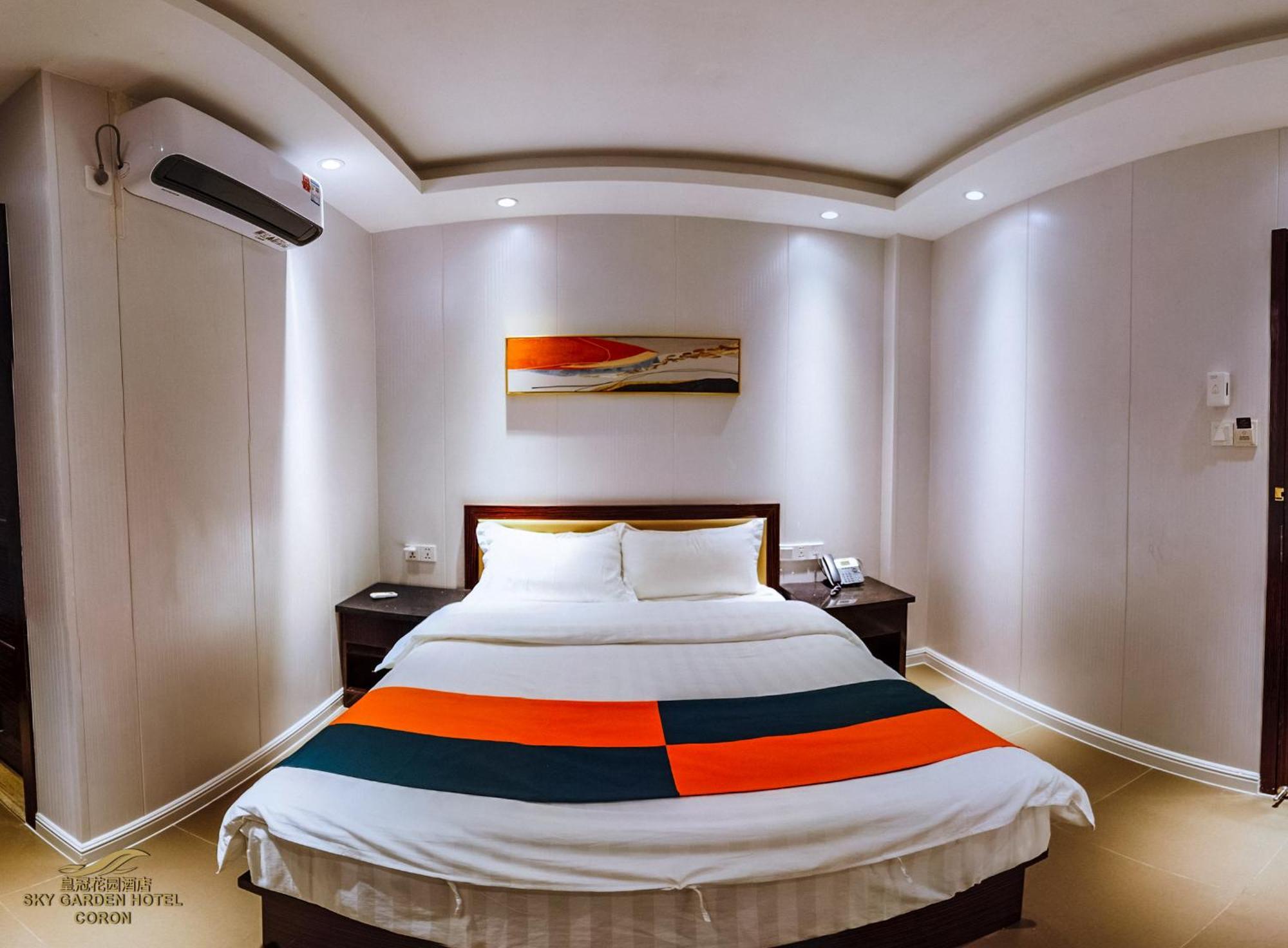 Sky Garden Hotel โกรอน ภายนอก รูปภาพ