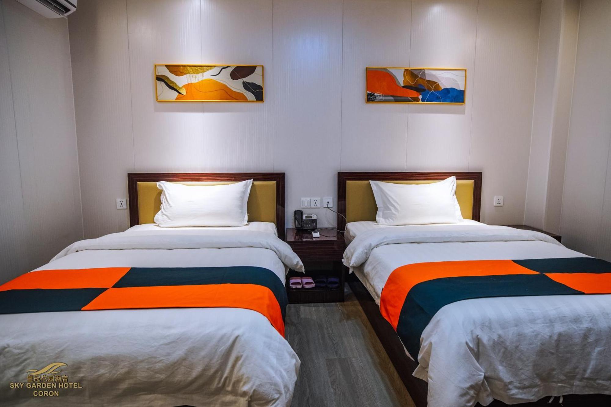 Sky Garden Hotel โกรอน ภายนอก รูปภาพ