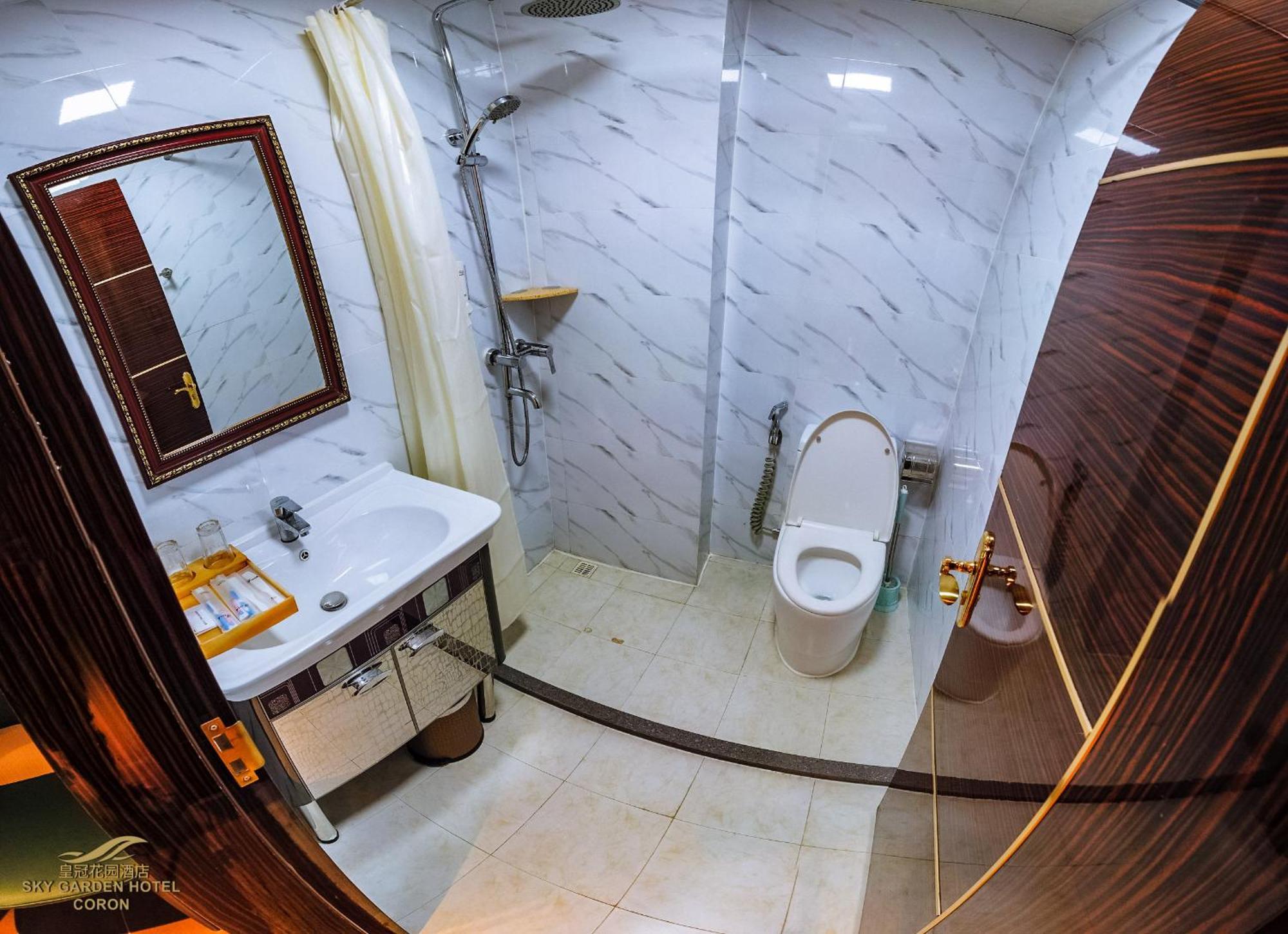 Sky Garden Hotel โกรอน ภายนอก รูปภาพ
